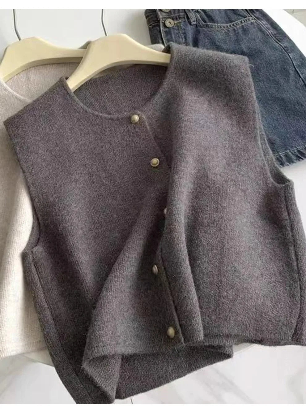 VILZSTUDIOS Cozy Cashmere Knitted Sleeveless Sweater
