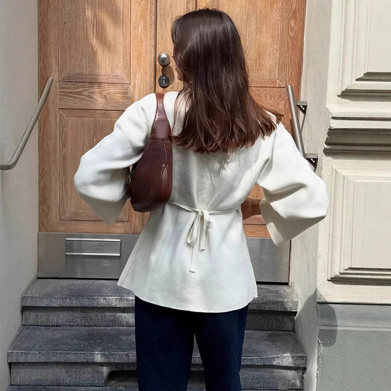 VILZSTUDIOS Elegant V-Neck Cardigan