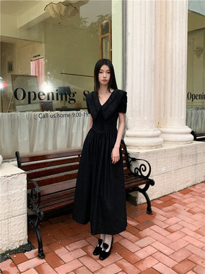 VILZSTUDIOS Elegant Black V-Neck Midi Dress