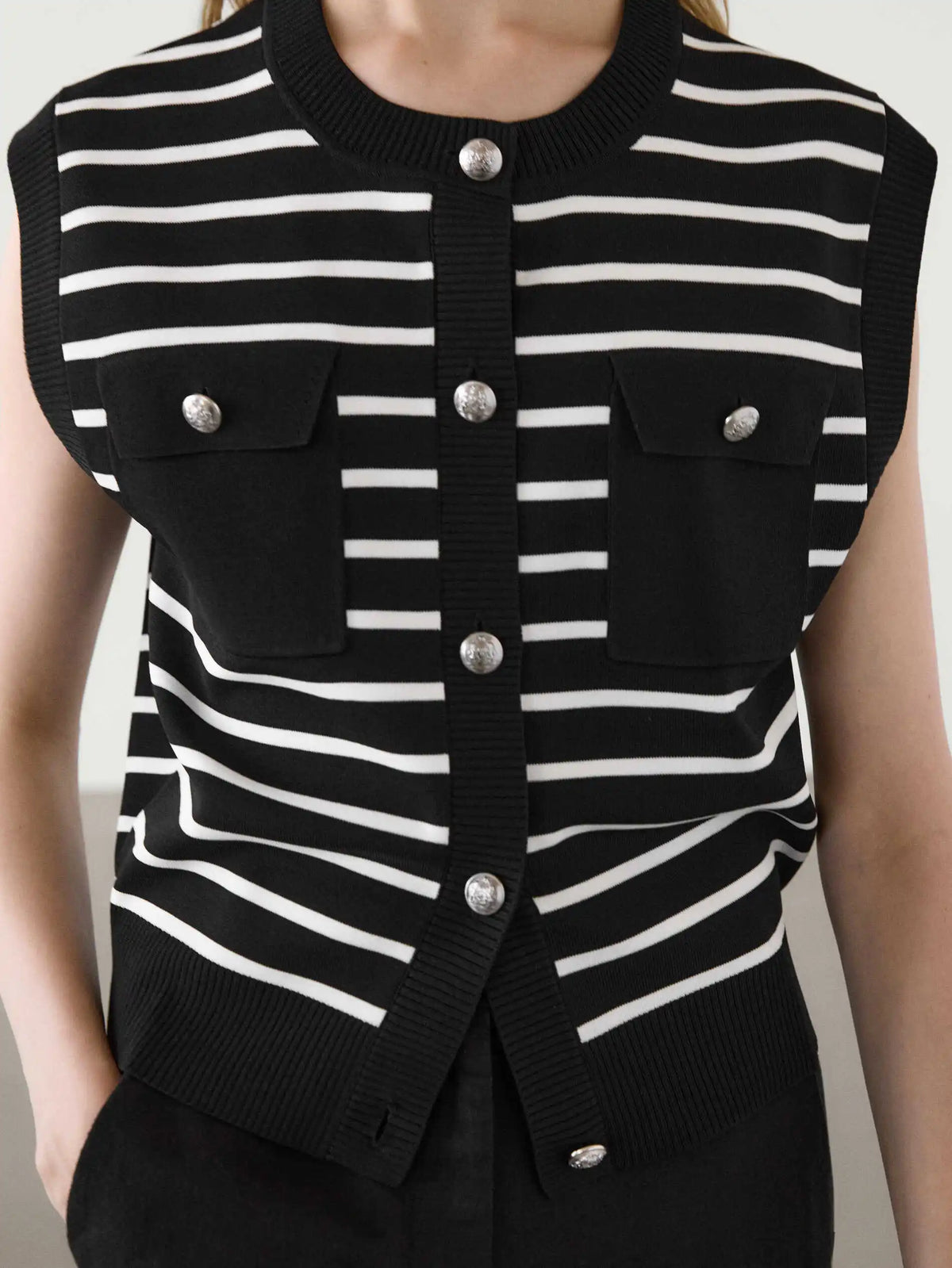 VILZSTUDIOS Classic Striped Round Neck Knit Vest