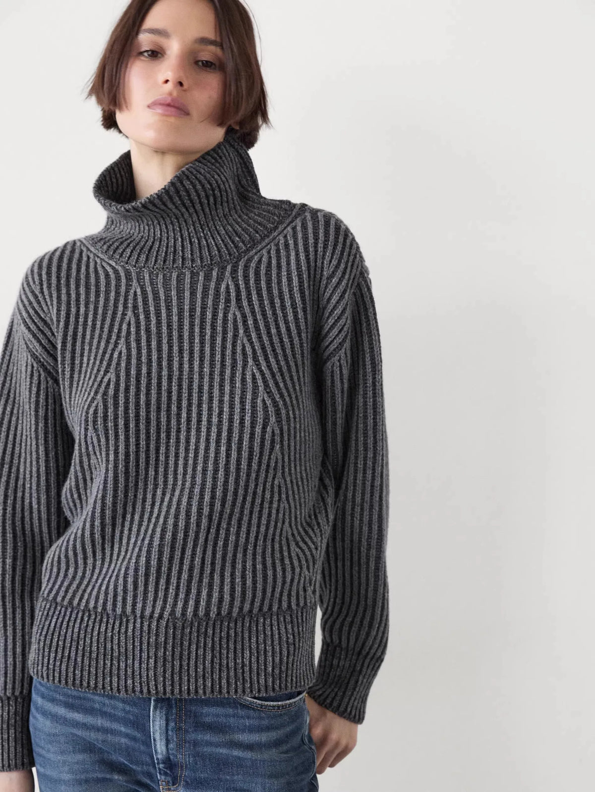 VILZSTUDIOS Thunder Gray Turtleneck Knit Sweater
