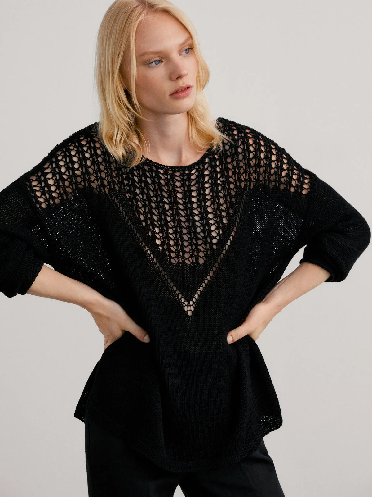 VILZSTUDIOS Hollow Out Round Neck Sweater
