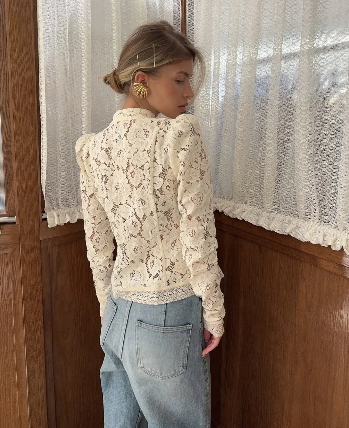 VILZSTUDIOS Elegant Lace Flower Long Sleeve Blouse