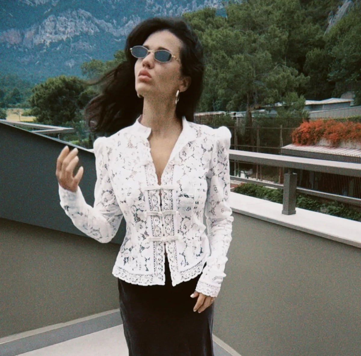 VILZSTUDIOS Elegant Lace Flower Long Sleeve Blouse