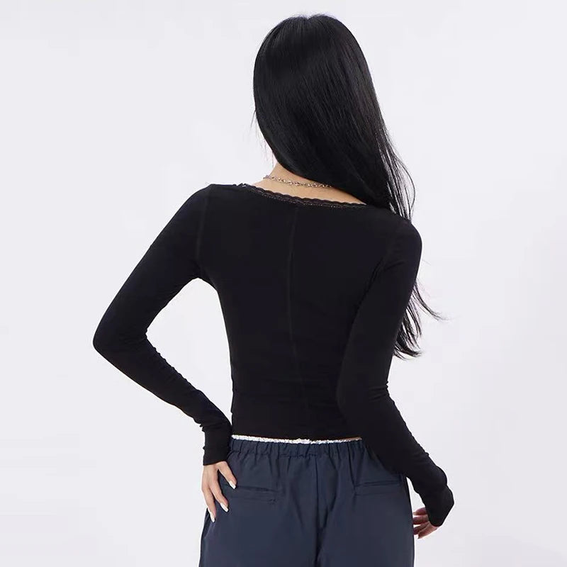 VILZSTUDIOS Chic Lace V-Neck Cropped Top