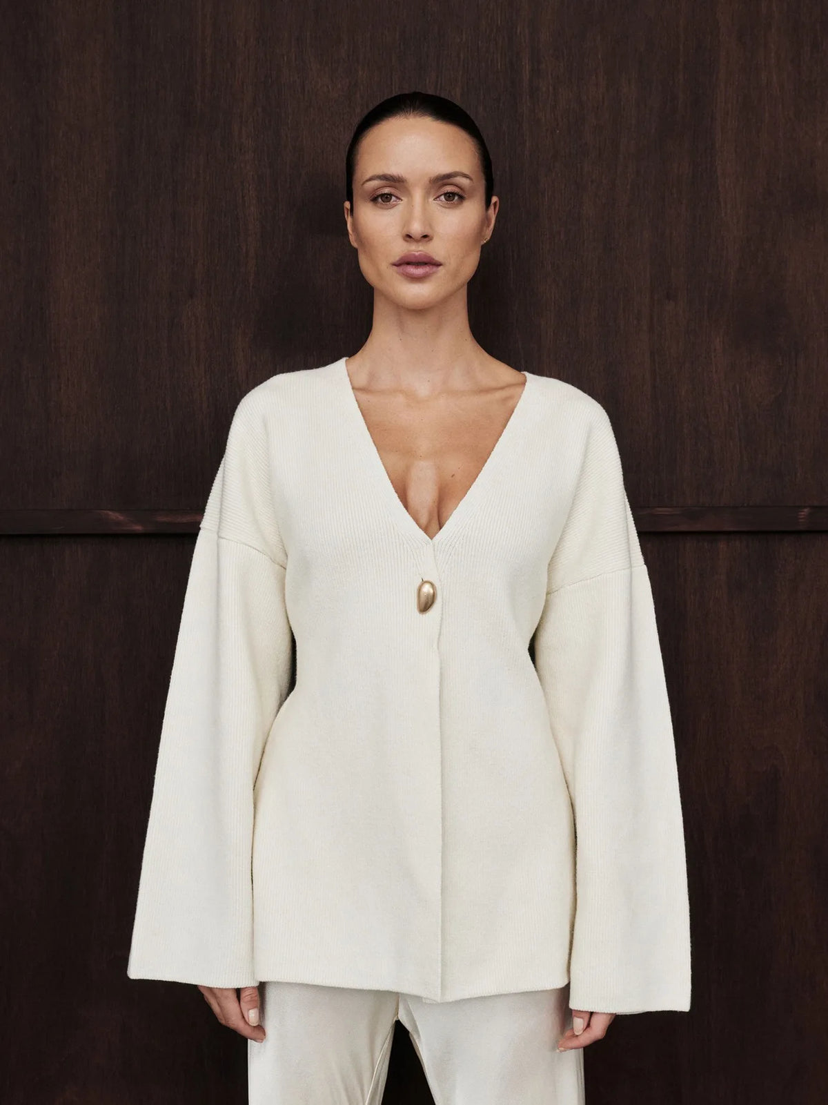 VILZSTUDIOS Elegant V-Neck Cardigan