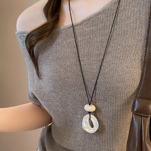 VILZSTUDIOS Fashionable Irregular Pendant Necklace