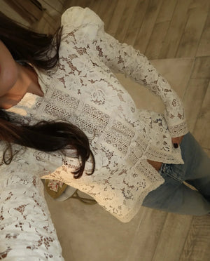 VILZSTUDIOS Elegant Lace Flower Long Sleeve Blouse