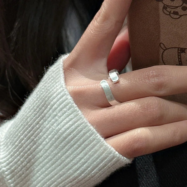 Matte Geometric Wavy Open Finger Ring