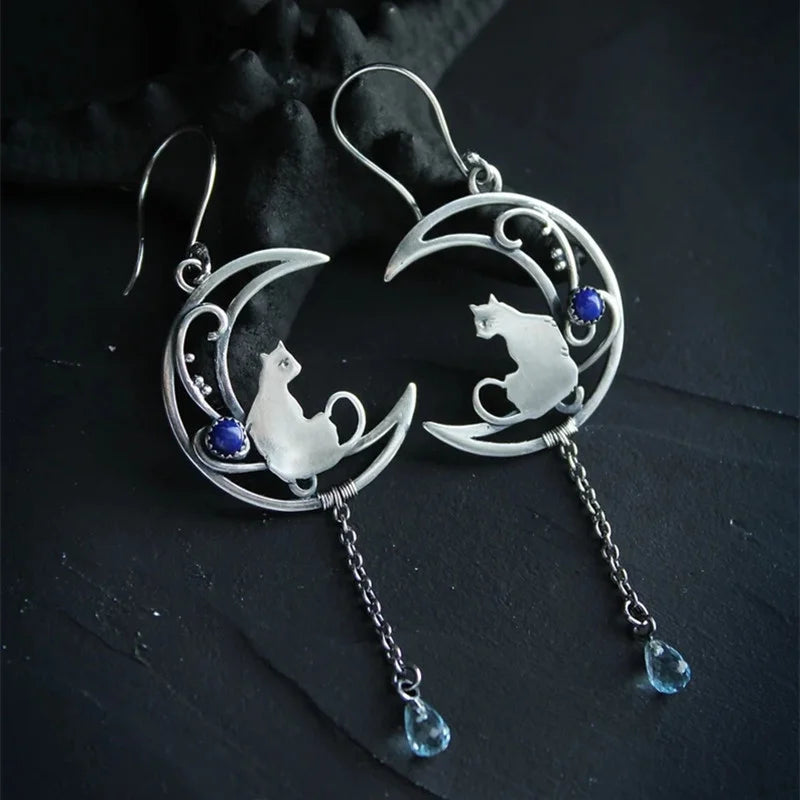 VILZSTUDIOS Retro Carving Cat Silver Dangle Earring
