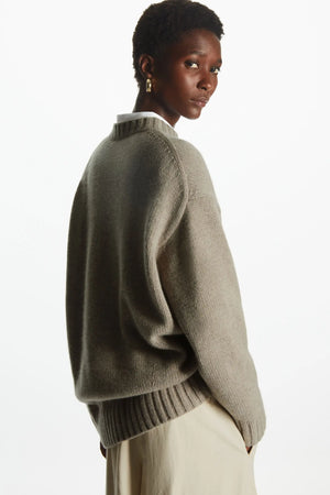 VILZSTUDIOS Loose Fit Round Neck Sweater