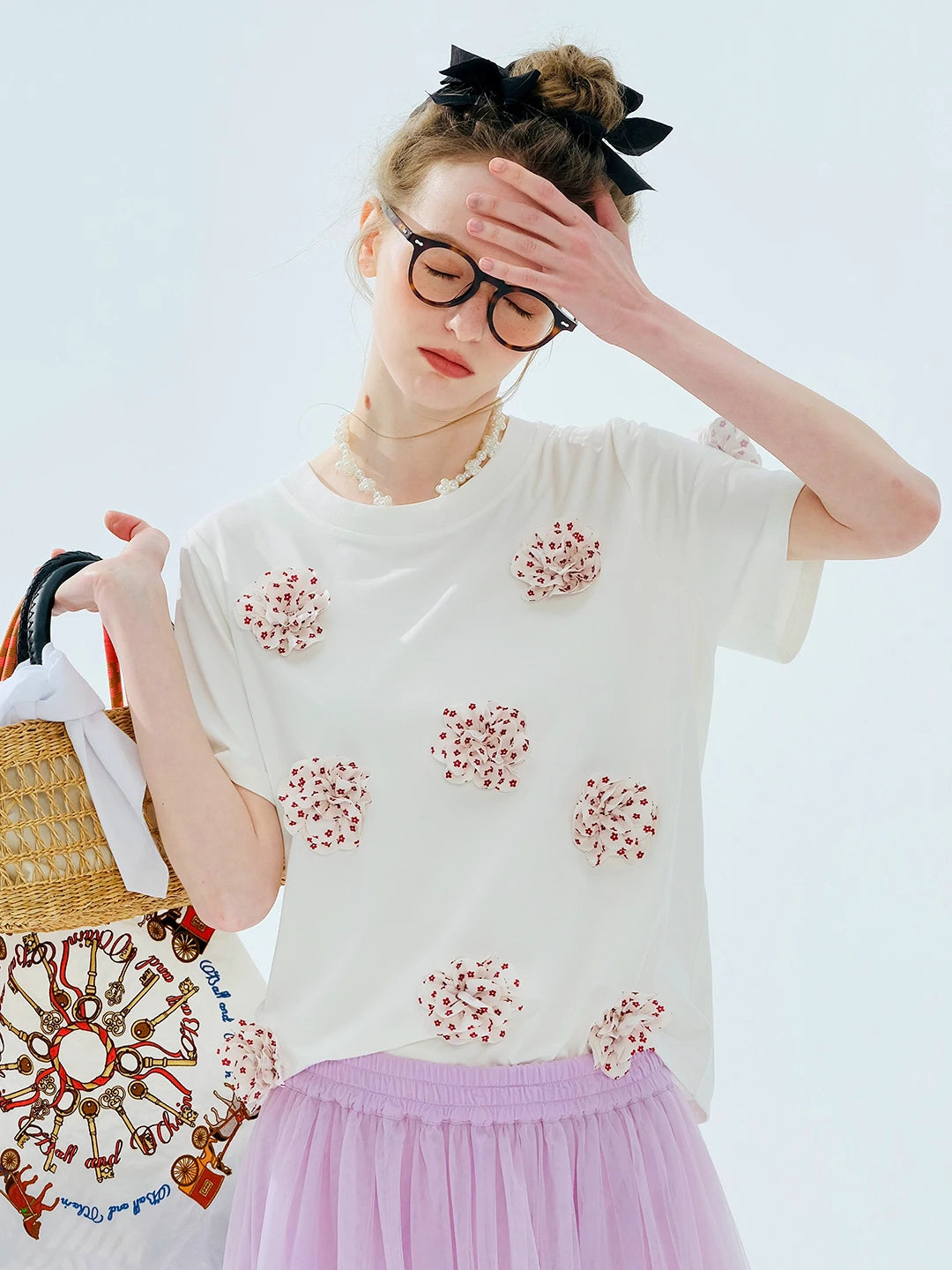 VILZSTUDIOS Elegant White Floral Applique Short T-Shirt
