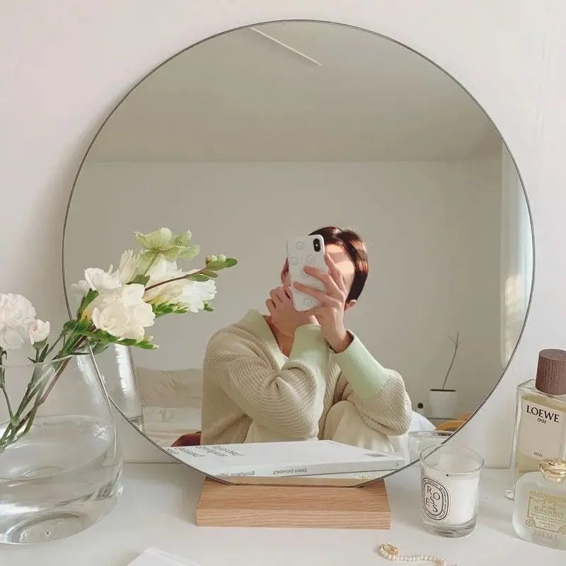VILZSTUDIOS Round Make Up Mirror With Wooden Base