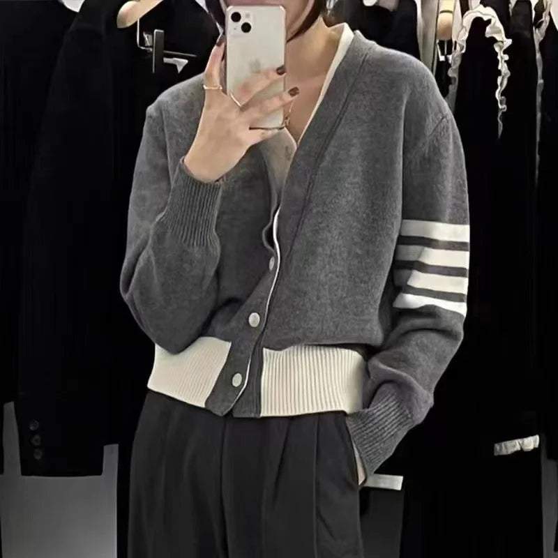 VILZSTUDIOS Modern Style V-Neck Knitted Cardigan