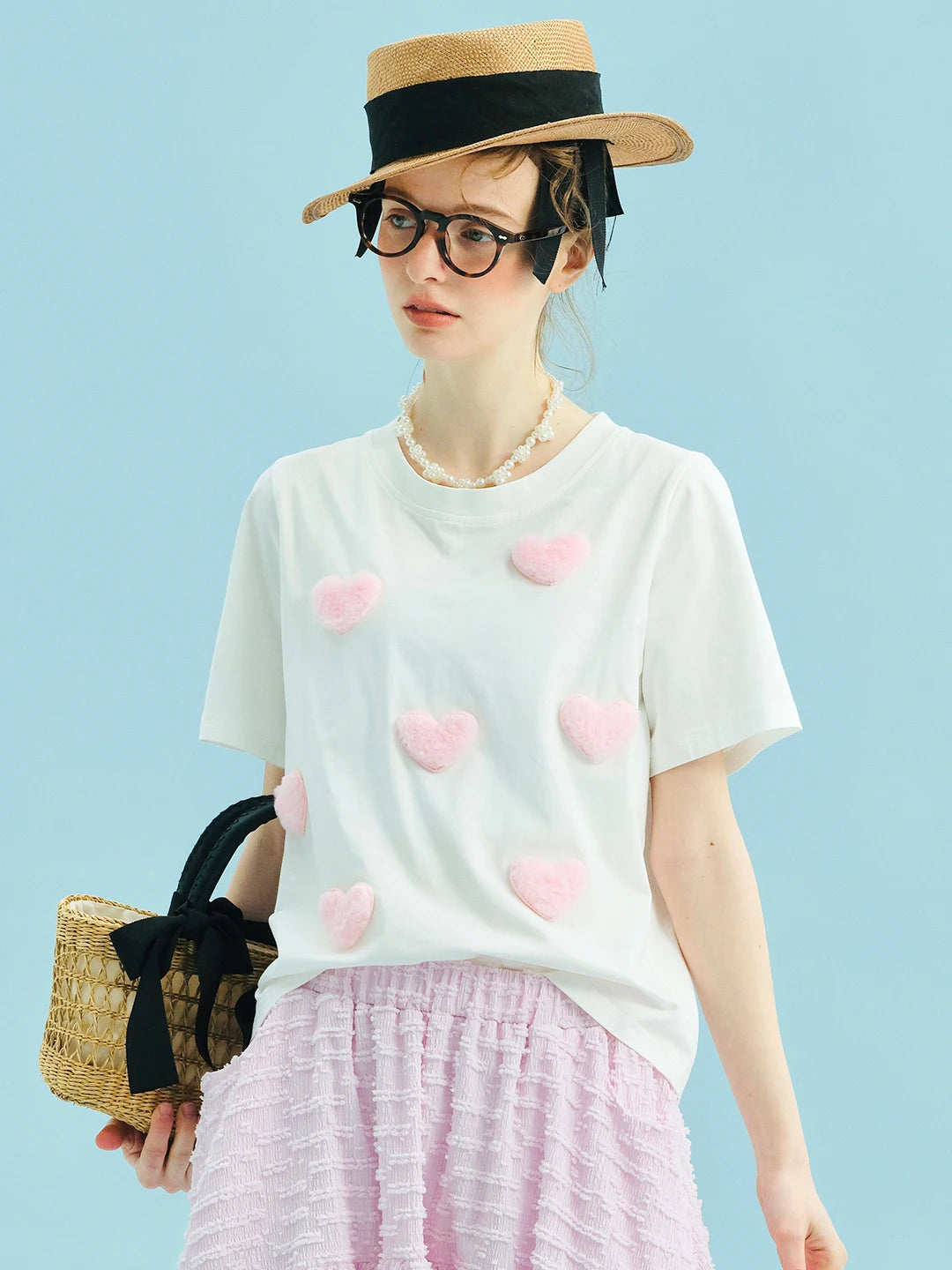 VILZSTUDIOS Soft Comfort White Heart Patch T-Shirt