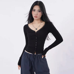 VILZSTUDIOS Chic Lace V-Neck Cropped Top
