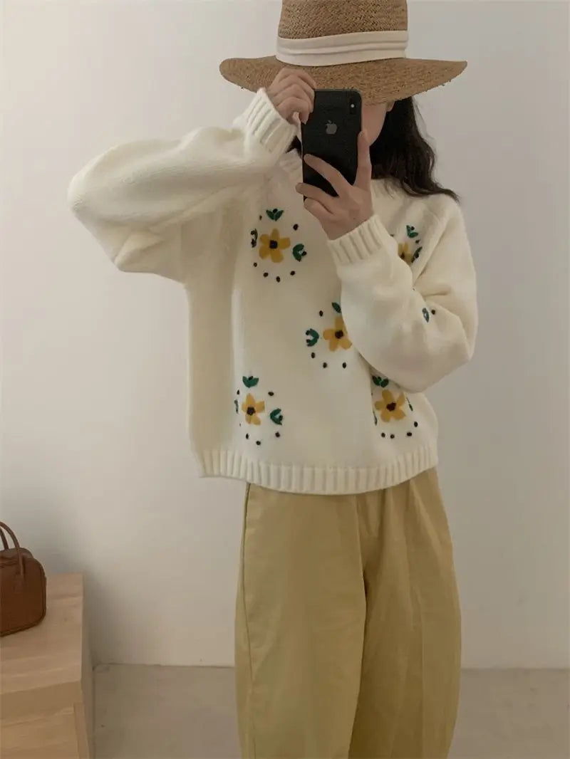 VILZSTUDIOS Flower Embroidered Sweater