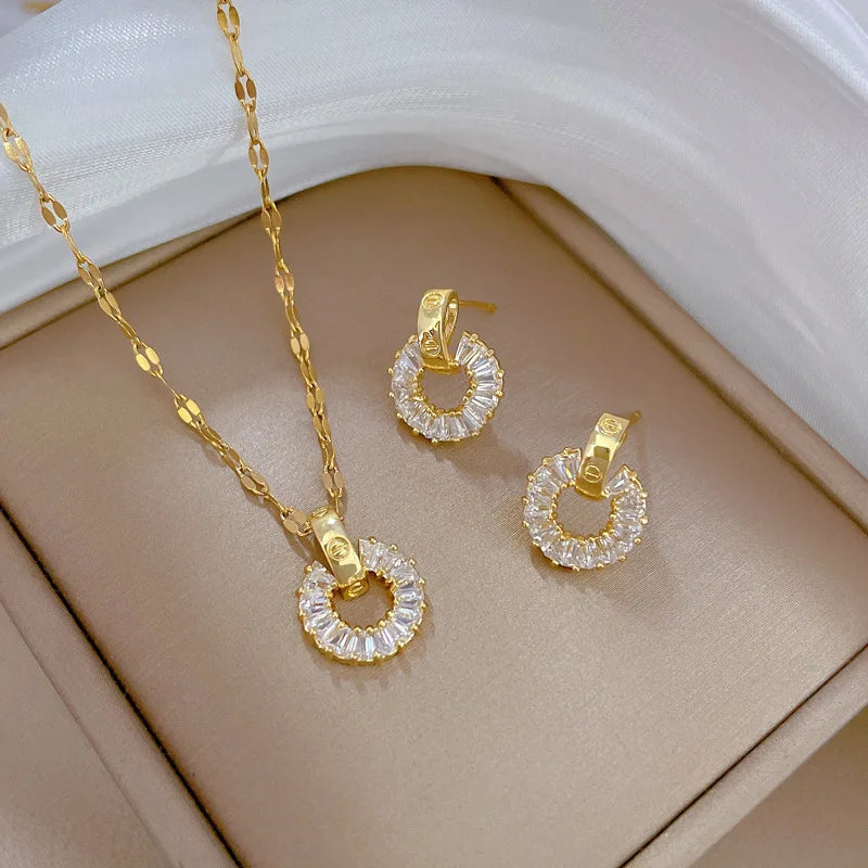 VILZSTUDIOS Stainless Steel Hollow Round Crystal Necklace