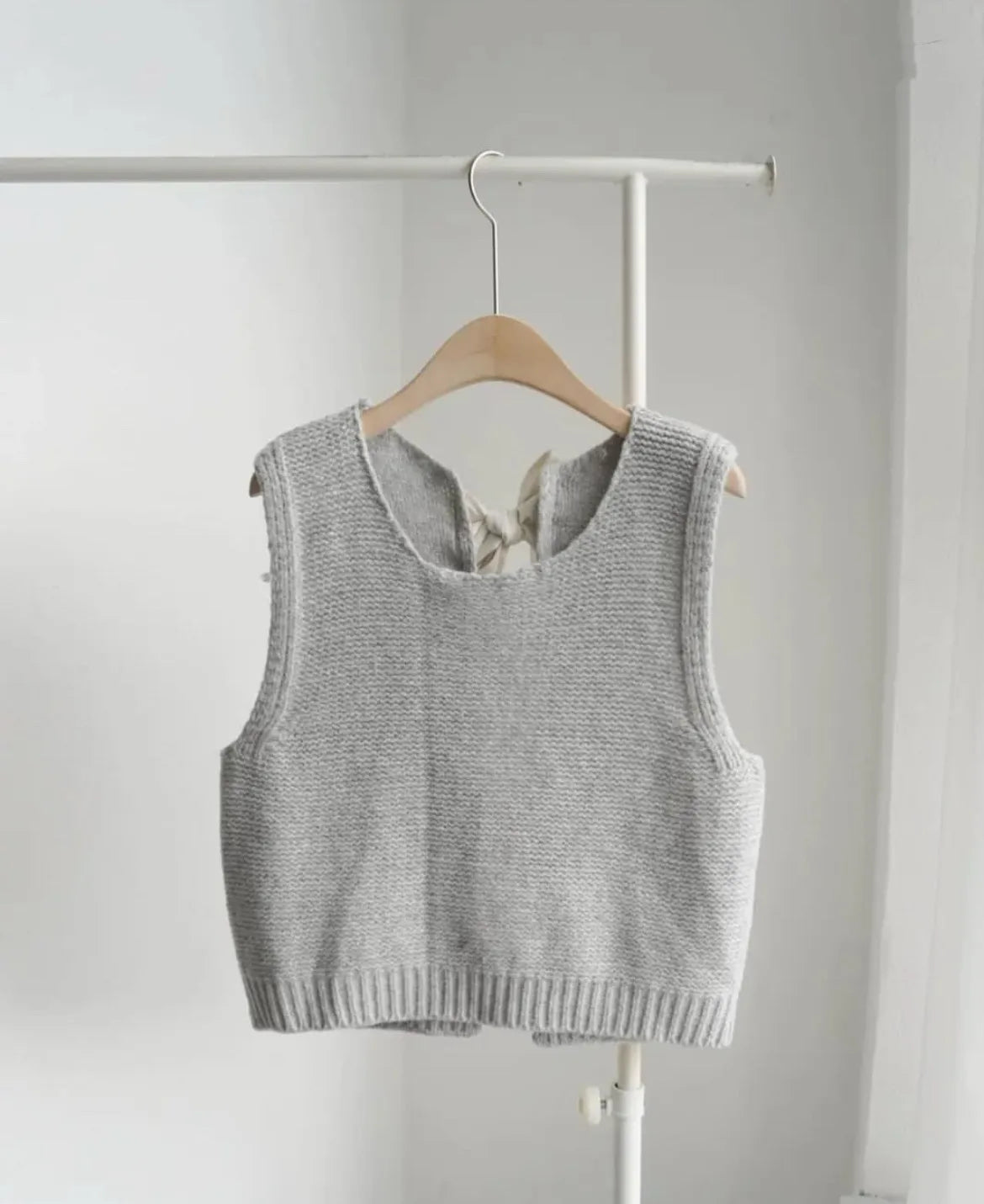 VILZSTUDIOS Cozy Bows Sleeveless Sweater