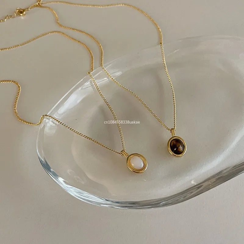 VILZSTUDIOS Trendy Oval Colorful Stone Necklace