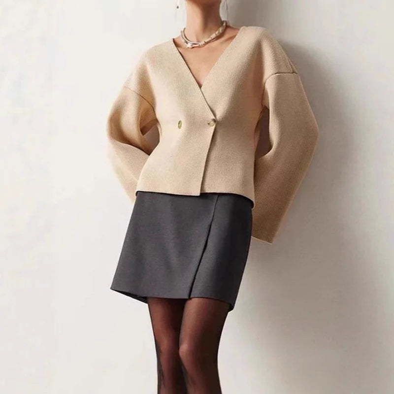VILZSTUDIOS Elegant V-Neck Knitted Cardigan