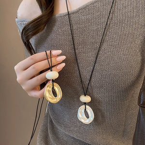 VILZSTUDIOS Fashionable Irregular Pendant Necklace