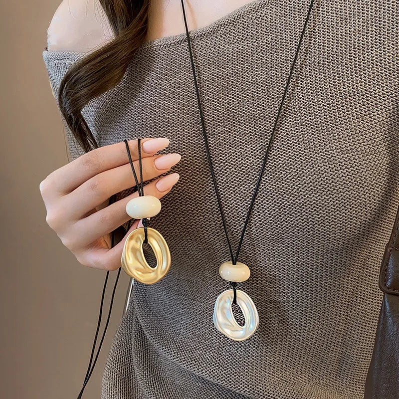 VILZSTUDIOS Fashionable Irregular Pendant Necklace