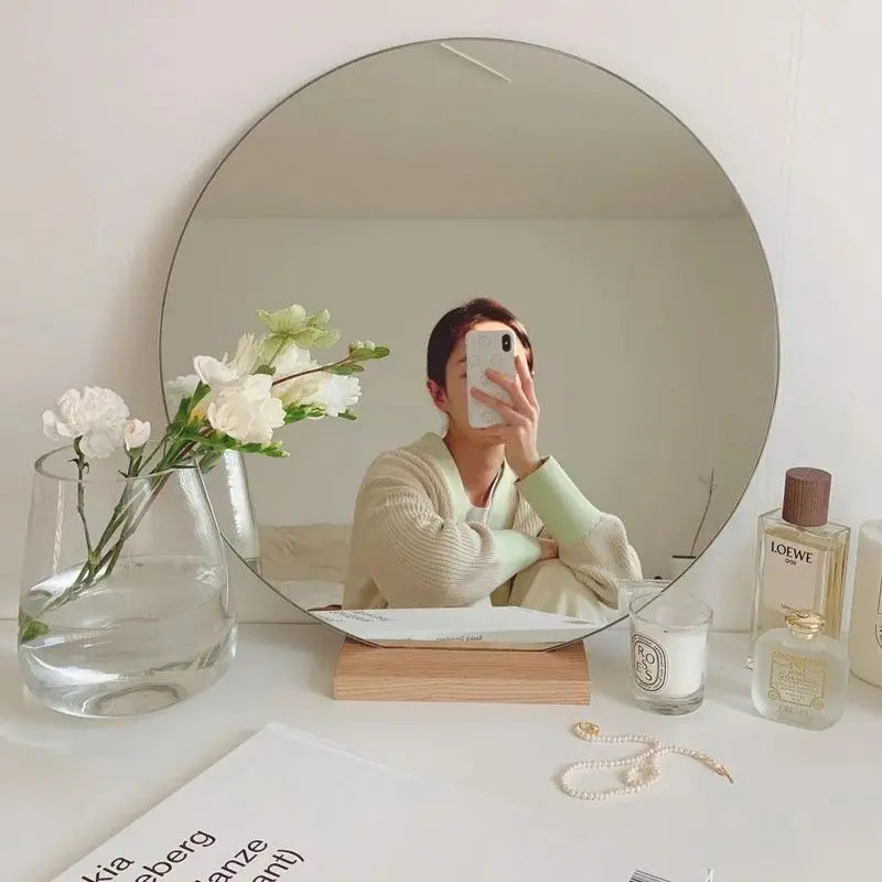 VILZSTUDIOS Round Make Up Mirror With Wooden Base
