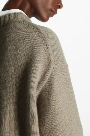 VILZSTUDIOS Loose Fit Round Neck Sweater