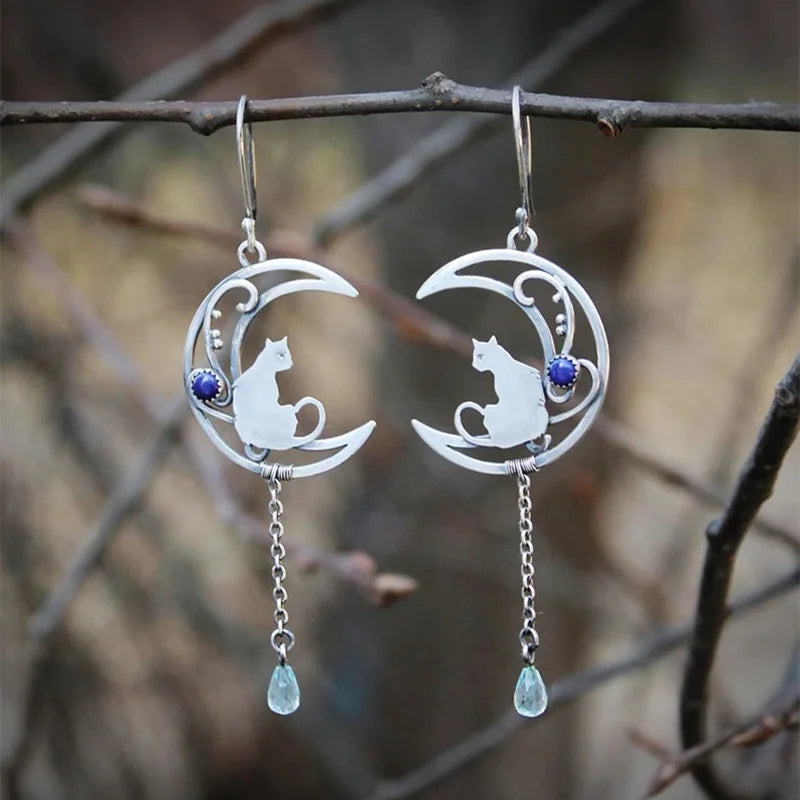 VILZSTUDIOS Retro Carving Cat Silver Dangle Earring