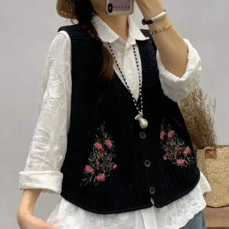 VILZSTUDIOS Embroidered Knit Sleeveless Cardigan