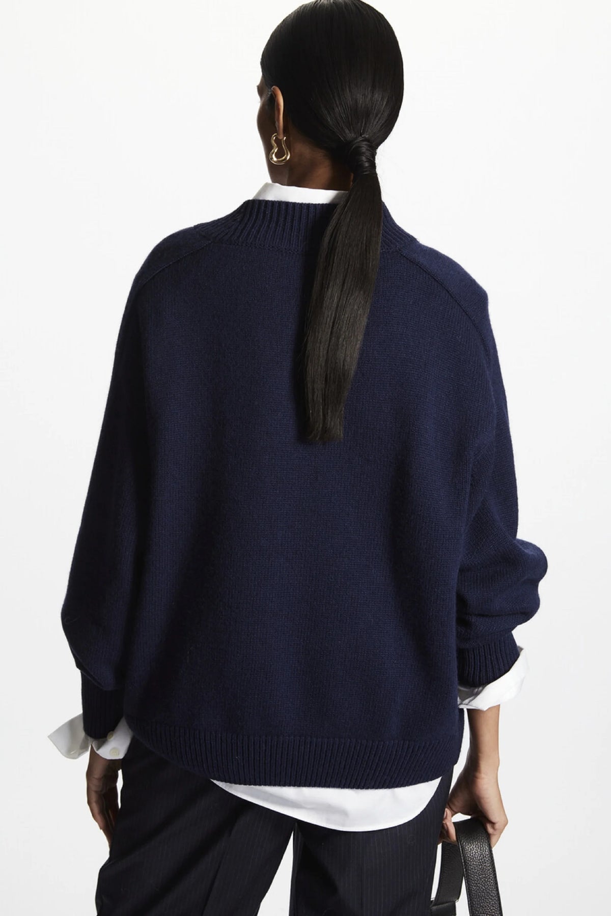 VILZSTUDIOS Fashionable V-Neck Knitted Sweater