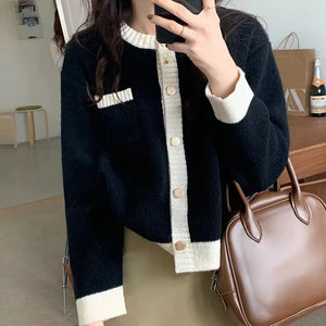 VILZSTUDIOS Chic Knit Contrast Cardigan