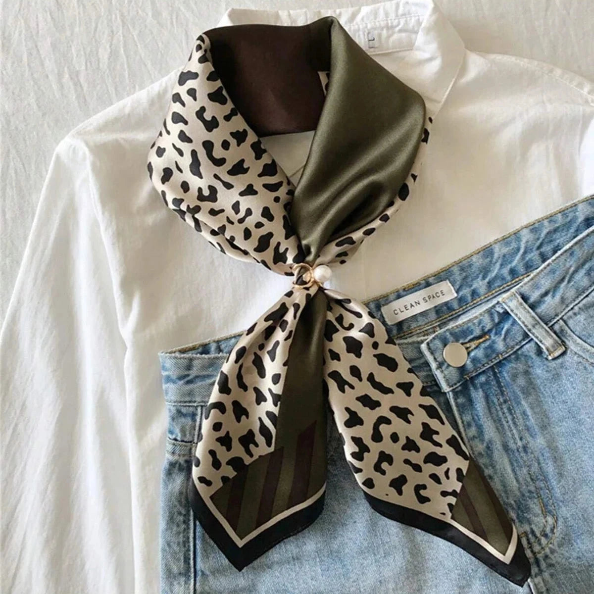 VILZSTUDIOS 70*70cm Leopard Green Brown Silk Scarf Women Simulated Silk Fresh and Elegant Versatile Headwear Clothing Bags and Square Scarf