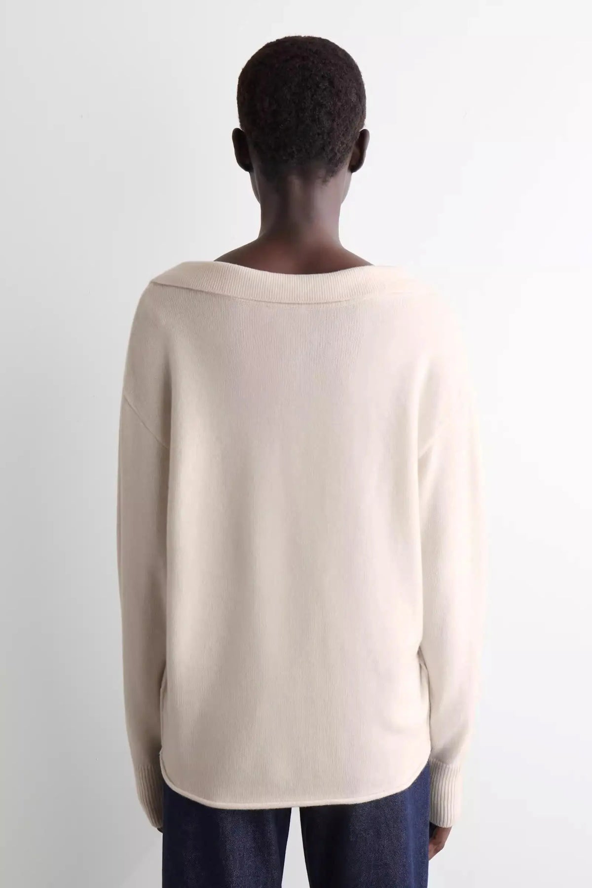 VILZSTUDIOS Chic Knitted V-Neck Sweater