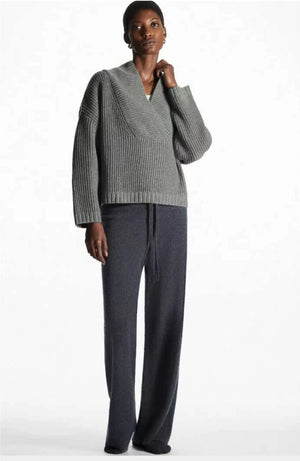 VILZSTUDIOS Chic Woolen V-Neck Sweater