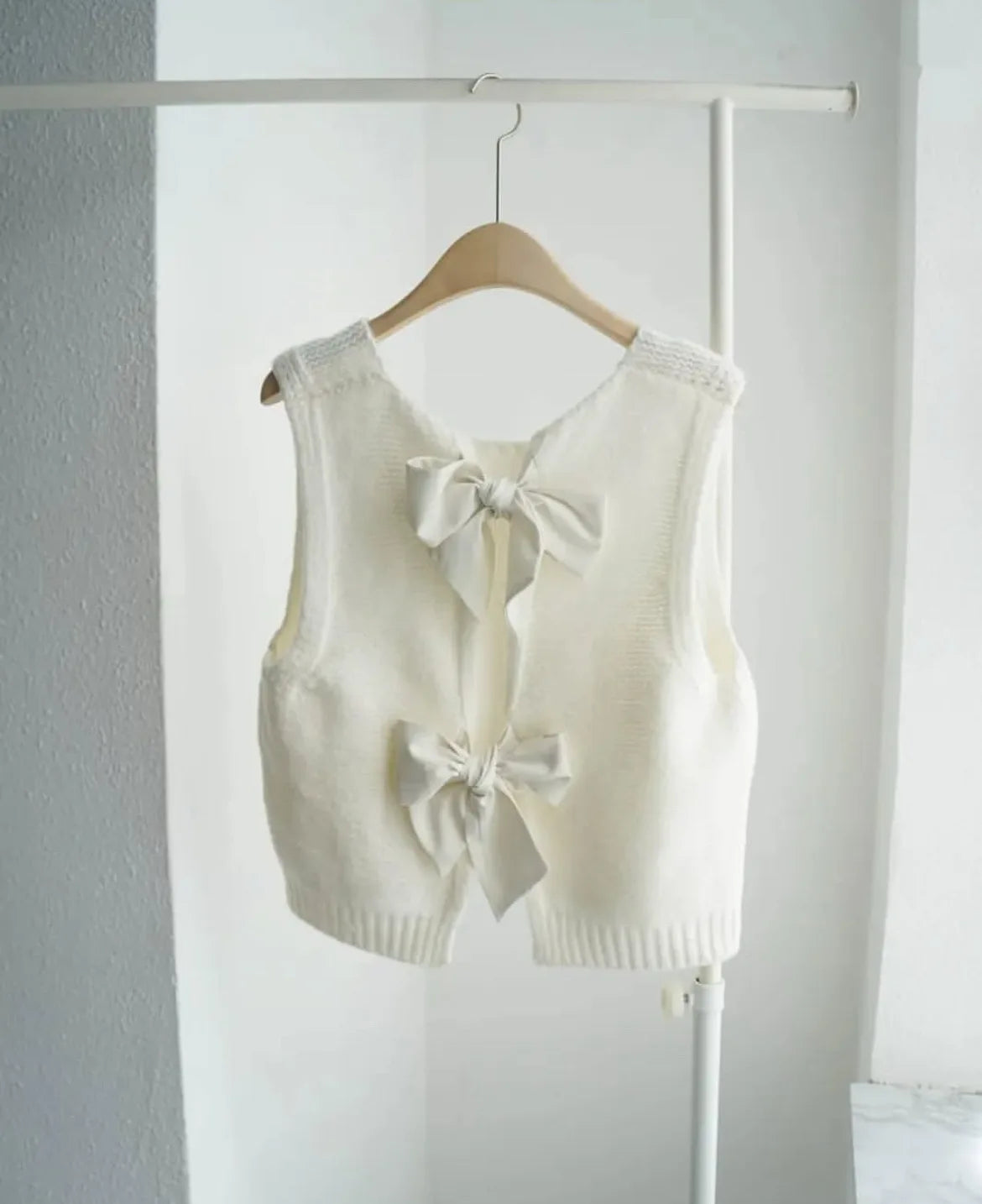 VILZSTUDIOS Cozy Bows Sleeveless Sweater