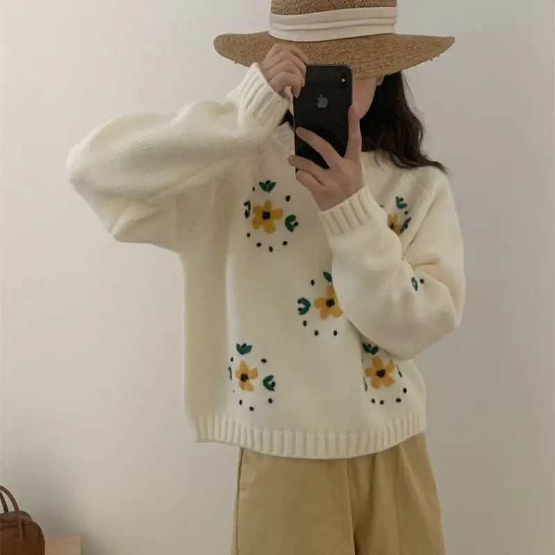 VILZSTUDIOS Flower Embroidered Sweater