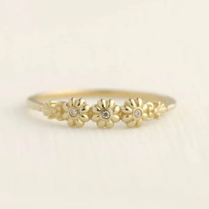 VILZSTUDIOS Elegant Gold Flower White Stone Ring