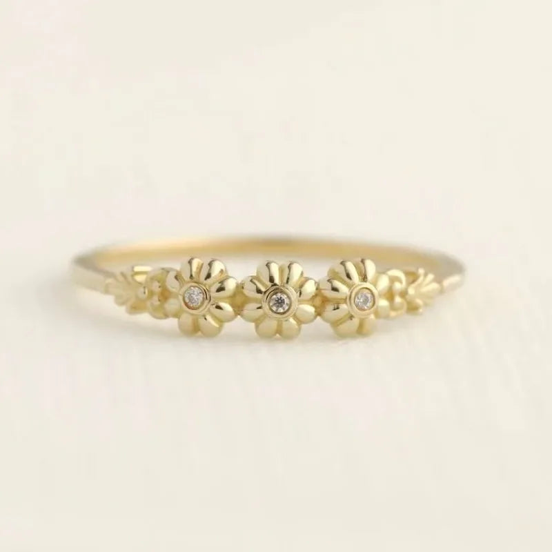VILZSTUDIOS Elegant Gold Flower White Stone Ring