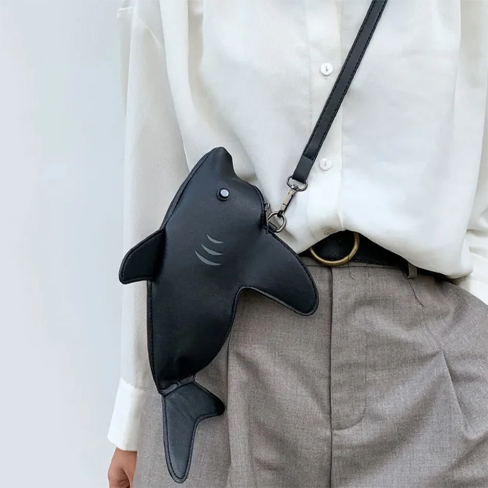 VILZSTUDIOS Stylish shark-shaped crossbody bag with 3D details
