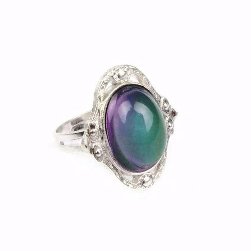 VILZSTUDIOS Mood ring with a retro design