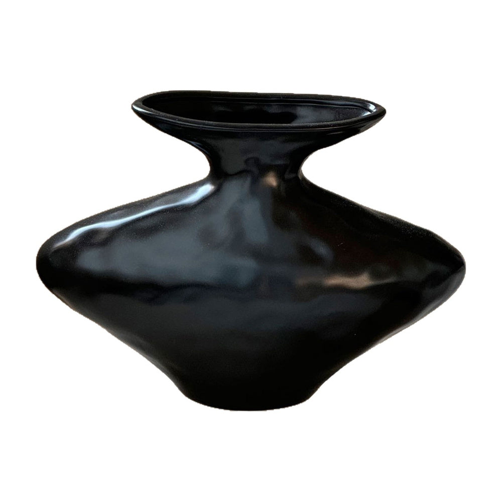 VILZSTUDIOS black abstract diamond-shaped ceramic vase