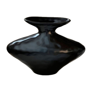 VILZSTUDIOS black abstract diamond-shaped ceramic vase