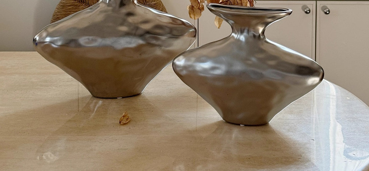 VILZSTUDIOS black abstract diamond-shaped ceramic vase