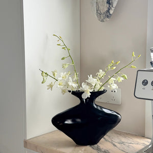 VILZSTUDIOS black abstract diamond-shaped ceramic vase