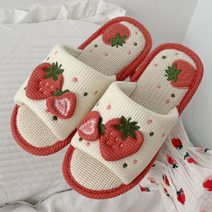VILZSTUDIOS Cozy slippers with strawberry design