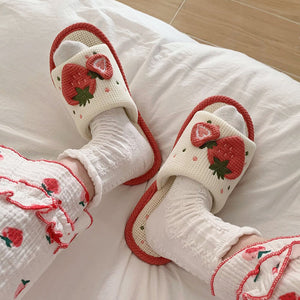 VILZSTUDIOS Cozy slippers with strawberry design