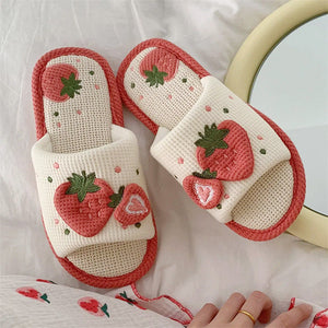 VILZSTUDIOS Cozy slippers with strawberry design