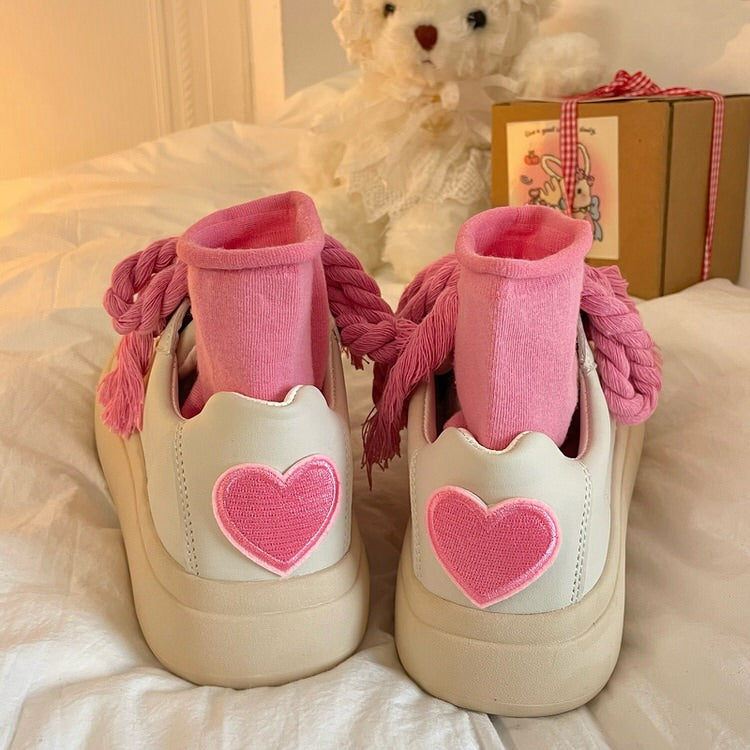 VILZSTUDIOS Trendy sneakers with heart embroidery design